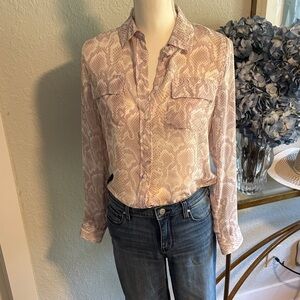 White House Black market collared button up chiffon blouse. Size 0.